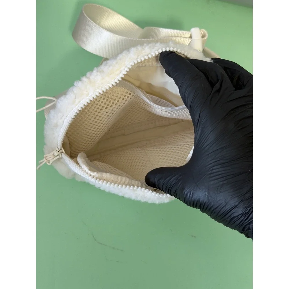 Fabletics Sherpa Fleece‎ Belt Bag Fanny Pack White Adjustable Strap